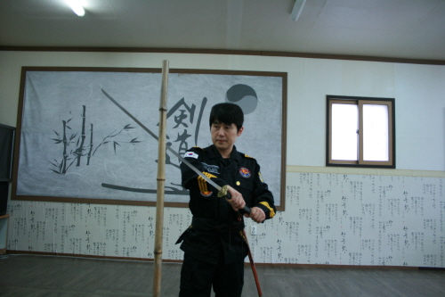 김해경찰검도관 장진석 관장을 찾아서무한한 봉사와 글로벌 인재 육성 하고파..