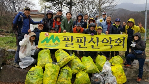 팔판산악회, 장유폭포에서 용재봉까지 환경정화 활동실시